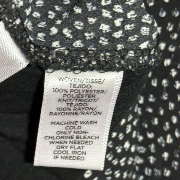 Loft Women's Black & White Sleeveless Top Size Medium with Collar & Pockets - Picture 7 of 7